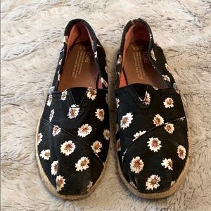 Toms Black & White Floral Pattern Espadrilles